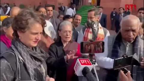 प्रदूषण के कारण छोटे-छोटे बच्चे और बुजुर्ग बेहद परेशान हैं
सरकार की जिम्मेदारी है कि वो प्रदूषण के खिलाफ कुछ करे
CPP चेयरपर्सन-  सोनिया गांधी