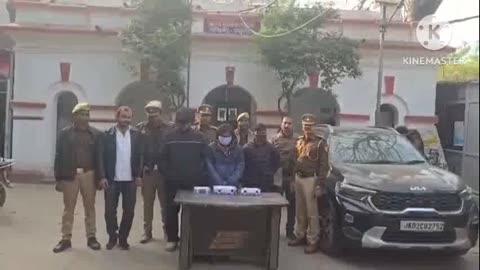 थाना सिविल लाइन्स पुलिस द्वारा गभीर साइबर अपराध एवं संगठित साइबर अपराध से सम्बन्धित 03 नफर अभियुक्तगण की गिरफ्तारी अभियुक्तगणो के कब्जे से 04 अदद एन्ड्रायड मोबाइल फोन, 01 अदद एप्पल मोबाइल फोन, 06 अदद सिम कार्ड, 06 अदद पासबुक, 6 अदद चेक बक, 0.3 एटीएम कार्ड, 08 अदद स्टाम्प पेपर, 05 अदद उद्यम रजिस्ट्रेशन सर्टिफिकेट, खाता खुलने का फार्म 06 अदद, बैंक डिपोजिट/पे स्लिप 80 अदद, विभिन्न कम्पनी के मोहर 07 अदद व एक अदद कार नं0 JK02CU2752 की बरामदगी।
श्रीमान् पुलिस आयुक्त कमिश्नरेट प्रयागराज व श्रीमान् अपर पुलिस आयुक्त कानून व्यवस्था कमिश्नरेट प्रयागराज के कुशल निर्देशन मे व श्रीमान् पुलिस उपायुक्त गंगानगर/नोडल साइबर क्राइम कमिश्नरेट प्रयागराज व श्रीमान् पुलिस उपायुक्त नगर के निकट पर्यवेक्षण मे व श्रीमान् सहायक पुलिस आयुक्त साइबर क्राइम के कुशल नेतृत्व मे अपराध व अपराधियो के विरूद्ध चलाये जा रहे अभियान के क्रम में मुझ प्रभारी निरीक्षक मय हमराहीयान पुलिस बल द्वारा दिनांक 03.12.2025 को समय 00.25 बजे पोलो ग्राउंड मजार के पास सिविल लाइन्स क्षेत्र से खातो का उपयोग म्यूल एकाउंट के रुप में प्रयोग करके साइबर अपराध / संगठित साइबर अपराध कारित करते हैं। से सम्बन्धित 03 नफर अभियुक्तगण 1. आलोक रंजन गौरव पुत्र अवधेश कुमार सिंह निवासी 450/4 चाँदपुर सलोरी थाना शिवकुटी प्रयागराज वर्तमान पता आराजी सं0 272 गद्दोपुर शान्तिपुरम थाना फाफामऊ प्रयागराज उम्र 33 वर्ष 2. शुभम कन्नौजिया पुत्र मोती लाल कन्नौजिया निवासी गद्दोपुर शान्तिपुरम थाना फाफामऊ प्रयागराज उम्र 25 वर्ष 3. पार्शव शर्मा पुत्र पवन शर्मा निवासी लेन नं0 01 म0स0 01 तालाब तिल्लो थाना दोमाना जनपद जम्मू राज्य जम्मू कश्मीर वर्तमान पता फ्लैट नं0 110 गनपति टावर विद्याधर नगर जनपद जयपुर राजस्थान उम्र 25 वर्ष को गिरफ्तार किया गया। अभियुक्तगणों के कब्जे से 04 अदद एन्ड्रायड मोबाइल फोन, 01 अदद एप्पल मोबाइल फोन, 06 अदद सिम कार्ड, 06 अदद पासबुक, 6 अदद चेक बुक, 03 एटीएम कार्ड, 08 अदद स्टाम्प पेपर, 05 अदद उद्यम रजिस्ट्रेशन सर्टिफिकेट, खाता खुलने का फार्म 06 अदद, बैंक डिपोजिट पे स्लिप 80 अदद, विभिन्न कम्पनी के मोहर 07 अदद तथा एक अदद वाहन किया कम्पनी की सोनेट कार नं0 JK02CU2752 बरामद हुआ। वाहन सं0 JK02CU2752 को अन्तर्गत धारा 207 एमवी एक्ट में सीज किया गया।
अपराध का तरीका गिरोह के उपरोक्त सदस्यों द्वारा आम लोगों को नकली निवेश, सरकारी योजनाओं का लाभ, फ्री बैंक खाता खुलवाने व शेयर में लाभ का लालच देकर बैंक खाता खुलवाते थे, इनके द्वारा खुलवाये गये खातों को म्यूल एकाउंट के रूप में प्रयोग करके विभिन्न राज्यों में साइबर ठगी की जाती थी।
प्रकरण गंभीर साइबर अपराध एवं संगठित साइबर अपराध से सम्बन्धित होने के कारण साइबर थाना कमिश्नरेट प्रयागराज पर मु0अ0सं0 77/2025 धारा 318(4)/319(2)/336(3)/338/340 (2) बीएनएस व 66 (सी)/66 (डी) आईटी एक्ट पंजीकृत कराया गया। गिरफ्तार शुवा अभियुक्तगण उपरोक्त को मान्नीय न्यायालय के समक्ष पेश कर न्यायिक रिमाण्ड लिया जायेगा।
नाम पता गिरफ्तार अभियुक्त-
1. आलोक रंजन गौरव पुत्र अवधेश कुमार सिंह निवासी 450/4 चाँदपुर सलोरी थाना शिवकुटी प्रयागराज वर्तमान पता आराजी सं0 272 गद्दोपुर शान्तिपुरम थाना फाफामऊ प्रयागराज उम्र 33 वर्ष
2. शुभम कन्नौजिया पुत्र मोती लाल कन्नौजिया निवासी गद्दोपुर शान्तिपुरम थाना फाफामऊ प्रयागराज उम्र 25 वर्ष 3. पार्शव शर्मा पुत्र पवन शर्मा निवासी लेन नं0 01 म0स001 तालाब तिल्लो थाना दोमाना जनपद जम्मू राज्य जम्मू कश्मीर वर्तमान पता फ्लैट नं0 110 गनपति टावर विद्याधर नगर जनपद जयपुर राजस्थान उम्र 25 वर्ष
