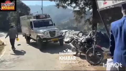 उत्तराखंड 👹लोहाघाट मायावती सड़क में खड़ी पिकअप से टकराई बाइक👹 बाइक सवार दो युवक गंभीर रूप से घायल एक की हालत नाजुक हायर सेंटर रेफर👹