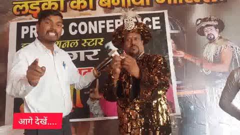 देखिए "जादूगरों का जादूगर सम्राट अजूबा का जादू" इनका जादू देख दांतो तले दवा लेंगे उंगलियां..... कागज के टुकड़ों का बना दिया 500 के नोटों की गड्डियां....