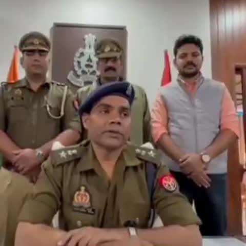 लखनऊ- मड़ियांव पुलिस ने एक ऐसे ऑटो गिरोह का भंडाफोड़ किया है जो अपने ऑटो में सवारी बैठाकर उन्हें सूनसान इलाकों में ले जाते थे, वहां मारपीट कर मोबाइल से जबरन पैसे ट्रांसफर करवाते थे और जेब में रखे रुपये भी छीन लेते थे।
पुलिस की कार्रवाई के बाद गिरोह का पर्दाफाश हुआ और कई वारदातों का खुलासा भी हुआ है।