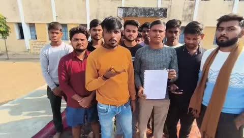 ब्रेकिंग न्यूज 
नियमित रूप से लगातार चार बार धरना प्रदर्शन करने के वाद भी नहीं सुनी जा रही विद्यार्थियों की आवाज अजब गजब दतिया ।
