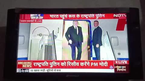 #स्वागतम ... #खुशामदीद ... #Welcome Mr. #Putin सा.!
हमारे पीएम सा. #Protocol तोड़कर Mr. Putin का स्वागत हेतु Airport पहुंचे... हाथ व गले मिलकर स्वागत किया गया।
ऐतिहासिक दृश्य!!! 
#Putin #IndiaVisit #Russia #India #RussiaIndiaRelations #PMModiji #Putin