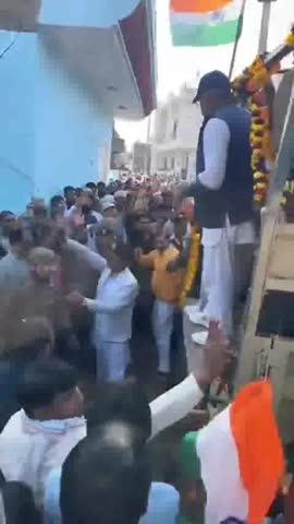 सुन्दरपुरा निवासी- रामसिंह कसाना की अंतिम यात्रा में शामिल होकर, उन्हें पुष्प चक्र अर्पित कर  श्रद्धांजलि दी व नमन किया
इस दुःख की घड़ी में हम सब की संवेदनाएं परिवारजनों के साथ हैं ।।
जय हिंद जय भारत