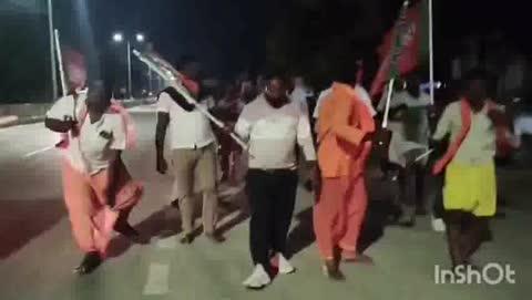 நயினார் நாகேந்திரன் கைதை கண்டித்து தூத்துக்குடி தெற்கு மாவட்ட பாஜக சார்பில் (4-12-2025) வெள்ளிக்கிழமை அன்று இரவு முத்தையாபுரத்தில் கண்டன ஆர்ப்பாட்டம் நடைபெற்றது.