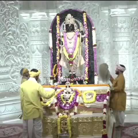 अयोध्या श्री राम लला का श्रृंगार आरती दर्शन। 
आज प्रातः 🌅🙏
जय श्री राम 🏹