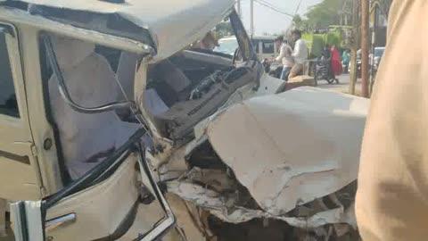 sikanderpur cinema road gas Agency ke samne jor daar takkar bolero vs campind