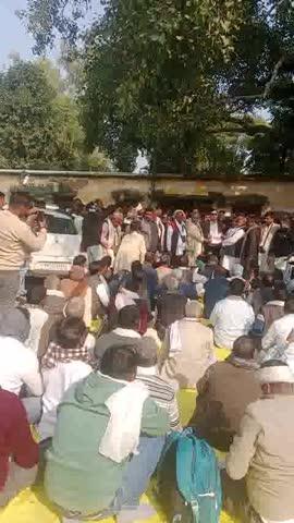 time par up me commision  vi nahi milta hai   10 gm vi adhik ya kam leta vi nahi hai kya kare cotedar kaha se apne bachcho ka pet bare  .90 paise to bhikhmange vi nahi lete adhikariyo ko tankhwa 1.50 lakh hote huye vi enhincotedaro se camisoon har mahino chahiye  but cotedaro ko kuchh nahi