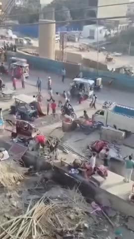 बिहार के सब बर्बाद कर देगा देखिए इस वीडियो में प्रशासन कैसे आम जनता के गरीब लोगों के घर तोड़ के मार के बेहोश कर दे रहा है 
बिहार सरकार के इस पर एक्शन लेना चाहिए
बिहार में गरीब लोगों को घर नहीं तोड़ना चाहिए था 
#Bihar
#biharelection2025 
#dalitparivar
#TejPratapYadav 
#JJDParty
#Janshaktijantadal 
#BiharNews