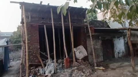 *पलिया नगर के मौनी बाबा तिराहे स्थित जिला पंचायत भूमि पर हो रहा अवैध निर्माण, जिम्मेदारों की खामोशी संदिग्ध*
*लखीमपुर में जिला पंचायत के मल्टीप्लेक्स से प्रेरित पलिया के अवैध कब्जेदारों के हौसले बुलंद*
*उत्तर प्रदेश के जनपद खीरी में पलिया नगर क्षेत्र के मालगोदाम रोड पर जिला पंचायत भूमि पर अवैध निर्माण का मामला*
*बुनियाद से लेंटल निर्माण तक निर्माण के दौरान आखिर किसके दबाव में सोते रहे  जिला पंचायत के जिम्मेदार अधिकारी*
*जिलापंचायत और अवैध कब्जेदारों के बीच दुर्भासन्धि के आरोप*