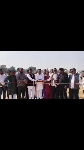 कांडी प्रखंड अंतर्गत ग्राम डूमरसोता अड़ंगा बाबा के पास खेल ग्राउंड में ए पी एल क्रिकेट टूर्नामेंट का आयोजन किया गया।मुख्य अतिथि विश्रामपुर विधान सभा प्रत्याशी रजनीश रंजन दुबे ने फीता काटकर मैच का शुभारंभ किए ।ए पी एल टूर्नामेंट का पहला मुकाबला जतरो बनाम किशुनपुर के बीच खेला गया। जहां जतरो की टीम ने निर्धारित 12 ओवर में 109 रन पर ऑल आउट हो गए वही जवाबी पारी में किशनपुर के टीम ने 12 ओवर में 8 विकेट के नुकसान पर 85 रन ही बना पाई । जतरो की टीम से सनी कुमार ने चार ओवर में 5 विकेट लेकर मैन ऑफ द मैच बने। मौके पर डूंमरसोता पंचायत मुखिया राजेश विश्वकर्मा, डुमरसोता BDC गीता देवी, कांडी पंचायत समिति सदस्य प्रतिनिधि अनूप पासवान,शशांक शेखर, दिनेश कुमार सहित अन्य कई लोग उपस्थितथे।