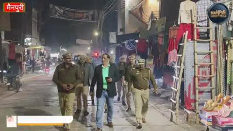 ➡ एएसपी ग्रामीण राहुल मिठास ने सुरक्षा व्यवस्था का लिया जायज़ा
➡ थाना करहल क्षेत्र में पुलिस बल के साथ निकले पैदल गश्त पर
➡ भीड़भाड़ व संवेदनशील स्थानों पर बढ़ी निगरानी
➡ गश्त के दौरान संदिग्ध व्यक्तियों और वाहनों की की गई सख़्त चेकिंग
📌 उद्देश्य: शांति, सुरक्षा और कानून व्यवस्था को और मज़बूत करना