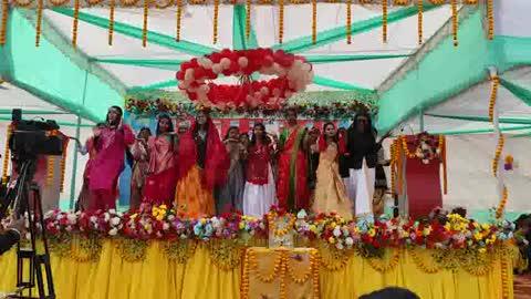 #BiharsharifNews #GautamCollege #CulturalProgram#GautamGroupInstitution #EstablishmentDay #SthapnaDiwas #Bhaganbigha #NalandaNews #BiharsharifNews #GautamCollege #CulturalProgram #EducationNews #CollegeEvent #NalandaLive #KhabarNalanda #NalandaUpdate #BiharNewsToday #StudentFestival #CampusCelebration #GautamInstitute#viral video 
गौतम समूह संस्थान, भागनबिगहा परिसर में 06 दिसंबर को स्थापना दिवस समारोह उत्साह, उल्लास और भव्यता के साथ आयोजित किया गया।
दो दिवसीय इस महोत्सव में प्रबंधन, शिक्षक, शिक्षकेतर कर्मचारी और सभी संकायों के छात्र-छात्राओं ने बढ़-चढ़कर हिस्सा लिया। परिसर की भव्य सजावट, संस्थान के अध्यक्ष डॉ. अभिजीत कुमार गौतम के मार्गदर्शन, सचिव त्रिपुरारी लाल, कार्यकारी सचिव विनोद कुमार एवं हरेराम सिंह के विचारों ने कार्यक्रम को विशेष बनाया।
डी.पी. सिंह इंस्टिट्यूट ऑफ एजुकेशन, शिक्षक प्रशिक्षण महाविद्यालय, नर्सिंग संकाय एवं फार्मेसी विभाग के प्राचार्यों ने भी संस्थान की विकास यात्रा और भविष्य की दिशा पर अपने विचार व्यक्त किए।
सांस्कृतिक संध्या में छात्रों ने गीत, नृत्य और नाट्य प्रस्तुतियों से सभी का मन मोह लिया। कार्यक्रम के अंत में सभी अतिथियों के बीच आहार एवं उपहार वितरण किया गया।
यह आयोजन संस्थान परिवार के लिए एक अविस्मरणीय क्षण बन गया।