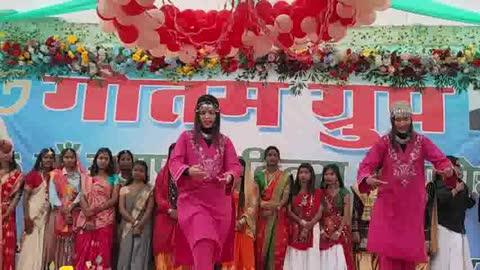 #BiharsharifNews #GautamCollege #CulturalProgram#GautamGroupInstitution #EstablishmentDay #SthapnaDiwas #Bhaganbigha #NalandaNews #BiharsharifNews #GautamCollege #CulturalProgram #EducationNews #CollegeEvent #NalandaLive #KhabarNalanda #NalandaUpdate #BiharNewsToday #StudentFestival #CampusCelebration #GautamInstitute#viral video 
गौतम समूह संस्थान, भागनबिगहा परिसर में 06 दिसंबर को स्थापना दिवस समारोह उत्साह, उल्लास और भव्यता के साथ आयोजित किया गया।
दो दिवसीय इस महोत्सव में प्रबंधन, शिक्षक, शिक्षकेतर कर्मचारी और सभी संकायों के छात्र-छात्राओं ने बढ़-चढ़कर हिस्सा लिया। परिसर की भव्य सजावट, संस्थान के अध्यक्ष डॉ. अभिजीत कुमार गौतम के मार्गदर्शन, सचिव त्रिपुरारी लाल, कार्यकारी सचिव विनोद कुमार एवं हरेराम सिंह के विचारों ने कार्यक्रम को विशेष बनाया।
डी.पी. सिंह इंस्टिट्यूट ऑफ एजुकेशन, शिक्षक प्रशिक्षण महाविद्यालय, नर्सिंग संकाय एवं फार्मेसी विभाग के प्राचार्यों ने भी संस्थान की विकास यात्रा और भविष्य की दिशा पर अपने विचार व्यक्त किए।
सांस्कृतिक संध्या में छात्रों ने गीत, नृत्य और नाट्य प्रस्तुतियों से सभी का मन मोह लिया। कार्यक्रम के अंत में सभी अतिथियों के बीच आहार एवं उपहार वितरण किया गया।
यह आयोजन संस्थान परिवार के लिए एक अविस्मरणीय क्षण बन गया।