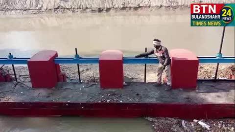 #bulandshahrbreaking 
स्याना: स्याना तहसील क्षेत्र में माइनर नहर कटने से किसानों की हजारोंबी का फसल जलमग्न 
स्याना के गांव घंसूरपुर के पास माइनर नहर ओवरफ्लो होकर कट गई 
सिंचाई विभाग की टीम मौके पर पहुंची 
किसानों की आलू, सरसों व गेहूं फसलें हुई बर्बाद 
मौके पर पहुंचे किसानों ने तहसील प्रशासन से मुआवजा दिए जाने की लगाई गुहार।
खेतों में भर गया 5 फीट तक का पानी
बाइट : किसान नेता मांगेराम त्यागी
#latestnewstoday #Syana #Bulandshahr 
#Bulandshahrtimes24 #Live #BTN24