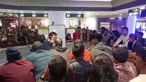 #IndiGoCrisis पिछले एक सप्ताह से देश के सभी एयरपोर्ट डेंजर जोन बने हुए हैं: हालत ये है कि दिल्ली एयरपोर्ट पर कई राजस्थानी डेंजर‌ जोन में भटक रहे हैं, कई भूखे-प्यासे टारमैक में भटक रहे हैं:टॉयलेट तक नहीं करने दिया जा रहा: बोल रहे हैं कि टॉयलेट जाना है तो सामने वाली फ्लाइट में चले जाओ:  -दैनिक भास्कर के हवाले से राजस्थान के यात्रियों की पीड़ा...