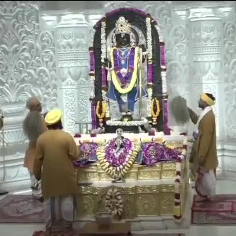 अयोध्या श्री राम जन्मभूमि ⛳🛕
श्री राम लला का शृंगार आरती दर्शन। 
जय श्री राम 🙏🌅🏹