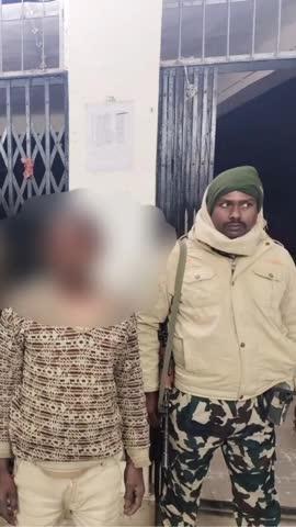 गुरुआ पुलिस ने बाजीतपुर से वांछित आरोपी को किया गिरफ्तार