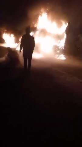 जालौन 
NH-27 पर चलते ट्रक में भीषण आग
नेशनल हाईवे-27 पर शॉर्ट सर्किट से चलते ट्रक में लगी आग
मिनटों में ट्रक बना आग का गोला
चालक और परिचालक ने कूदकर बचाई जान
दमकल विभाग ने मौके पर पहुंचकर आग पर काबू पाया
घटना एट थाना क्षेत्र की