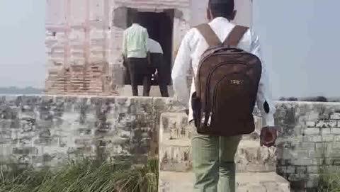 विकास इंसाफ़ पार्टी  राष्ट्रीय अध्यक्ष राजकुमार सिंह राजपूत  पहुंचे फतेहपुर जिले के एक शिव मंदिर में पूजा करते  हुए कहा होगा मंदिर का  सुन्दरी कारण