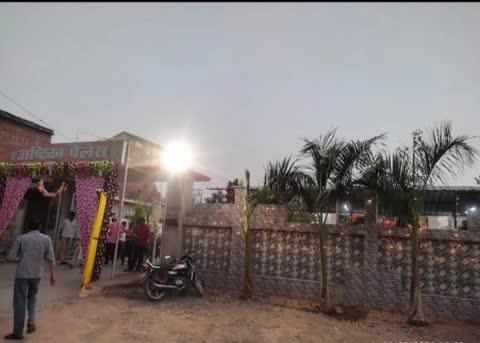 पत्रकार फील्ड मैनेजर राम अवतार पटेल अपनी मामा की बुआ की बिटिया की शादी में गए हुए थे मामा का नाम गुड्डा और उनकी बुआ का नाम हरकंना बुआ की लड़की का नाम अंजली दामाद का नाम सत्यम बारात भिंड से आई है गेस्ट हाउस का नाम अष्टिका पैलेस
वन विभाग के पास करमेर रोड, राजेन्द्र नगर, उरई