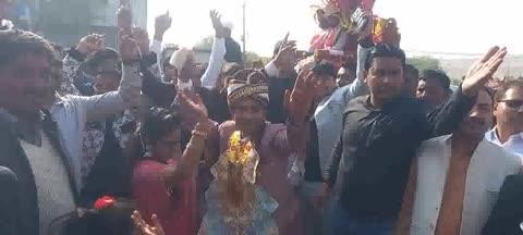 आज बागपत में जोगी समाज का बहुत ही शानदार कार्यक्रम रहा जिसमें 11 जोड़ों का विवाह संपन्न हुआ जिसमें मुख्य अतिथि समाज के राष्ट्रीय अध्यक्ष Yogi Tejpal Singh सिंह जी और ममता जोगी जिलाधिकारी राजस्थान रही और प्रदेश अध्यक्ष Yogi Chaman Singh Upadhyay आदि सम्मानित व्यक्ति उपस्थित रहे