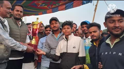 क्रिकेट टूर्नामेंट के फाइनल मुकाबले में बांका की टीम ने 40 रनों से जीत का शानदार परचम लहराते हुए ट्रॉफी पर जमाया कब्जा