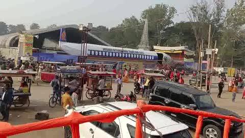 गया के गाँधी मैदान मे आयोजित एक साथ तीन मेलो का आनंद लेते गयाआम नागरिकगण l
07दिसम्बर 2025