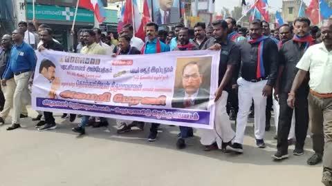 ஊத்தங்கரையில் டாக்டர் அம்பேத்கர் அவர்களின் 69 வது நினைவு நாள் அனுசரிப்பு.
திமுக கூட்டணி நிர்வாகிகள் பங்கேற்பு. 
கிருஷ்ணகிரி மாவட்டம் ஊத்தங்கரையில் சட்ட மாமேதை புரட்சியாளர் டாக்டர் பி.ஆர் அம்பேத்கர் அவர்களின் 69 வது நினைவு நாளையொட்டி  திமுக மற்றும் கூட்டணி கட்சி  சார்பில் மாலை அணிவித்து மரியாதை செலுத்தினார்கள்.இந்த நிகழ்வில் ஒன்றிய கழகச் செயலாளர்கள் எக்கூர் செல்வம், மூன்றம்பட்டி குமரேசன், ரஜினி செல்வம், ஊத்தங்கரை பேரூராட்சி தலைவர் அமானுல்லா, நகர செயலாளர் தீபக் என்கிற பார்த்திபன், நகர அவைத் தலைவர் தணிகை குமரன், மாநில மகளிர் ஆணைய உறுப்பினர் மருத்துவர் மாலதி நாராயணசாமி, மாவட்ட பொறியாளர் அணி அமைப்பாளர் காந்தி, முன்னாள் சட்டமன்ற உறுப்பினர் கிருஷ்ணமூர்த்தி,  ஒன்றிய கழகத் துணைச் செயலாளர்  ஜெயச்சந்திரபாண்டியன்,  நகரப் பொருளாளர் கதிரவன், மாவட்ட இளைஞரணி துணை அமைப்பாளர் லயோலா ராஜசேகர், மாவட்ட மகளிர் அணி துணை அமைப்பாளர் சின்னத்தாய், ஒன்றிய இளைஞரணி அமைப்பாளர் மோகன், மற்றும் காங்கிரஸ் கட்சியின் சார்பில்  மாநில செயலாளர் ஜே.எஸ் ஆறுமுகம், இந்திய குடியரசு கட்சி மாநில செயல் தலைவரும் பேரூராட்சி கவுன்சிலருமான ஜெய்பீம் சிவா, ஆசிரியர் கூட்டணியின் நிர்வாகிகள்  தி.மு.க, காங்கிரஸ், விடுதலை சிறுத்தைகள், சி.பி.எம் உள்ளிட்ட கூட்டணி கட்சி சேர்ந்த கழக நிர்வாகிகள் கலந்து கொண்டு டாக்டர் அம்பேத்கர் திருவுருவ சிலைக்கு மாலை அணிவித்து மலர் தூவி மௌவுன அஞ்சலி செலுத்தினர்.