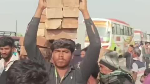 রাজ্যের বিভিন্ন প্রান্ত থেকে সেখানে যাচ্ছেন সংখ্যালঘুরা।  তাঁরা চান, তাঁদের দেওয়া ইটেই গাঁথা হোক বেলডাঙার বাবরি মসজিদ।