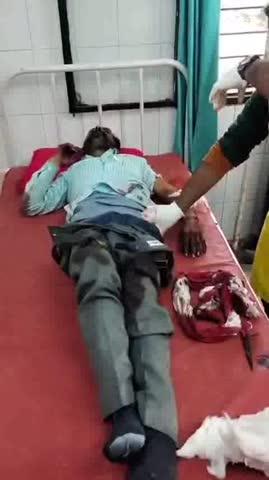 बिग ब्रेकिंग 
दुखद 
मेरठ- OTS का प्रचार कर रहे लाइनमैन को मारी गोली
➡लाइनमैन राकेश पाल के हाथ में गोली लगी
➡तार जोड़ने को लेकर आरोपी से हुआ था विवाद
➡हत्या के इरादे से लाइनमैन के मारी गई थी गोली
➡घायल लाइनमैन का मेडिकल कालेज में इलाज  
➡पुलिस ने मुकदमा दर्ज कर आरोपी की तलाश की शुरू
➡थाना सरधना इलाके के छुर गांव की घटना.