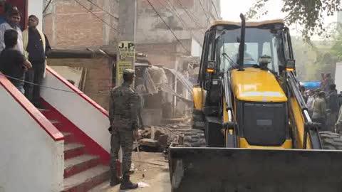 तोड़फोड़ ऑपरेशन रिटर्न्स: तीन दिन बाद फिर चला निगम का बुलडोजर”