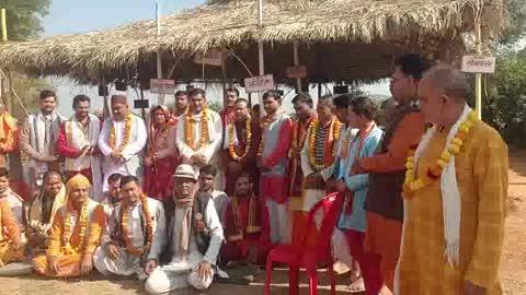 गौ माता सुख शांति के लिए श्रीमद् भागवत कथा यह भवन पूजन पुलिस लाइन महोबा में चल रहा है