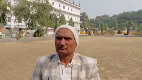 डॉ॰ अनुज सिंह ने कहा हमारी जमीन को कुछ लोग राजनीति के तहत कुछ लड़के को खड़ा कर हड़पने का प्रयास किया जा रहा है। जो जमीन पर सवाल खड़ा किया जा रहा है वह कभी खेल मैदान रहा हीं नहीं। हमारे पास पूर्वजों का कागजात है और कुछ मामले कोर्ट में लंबित है। ॥