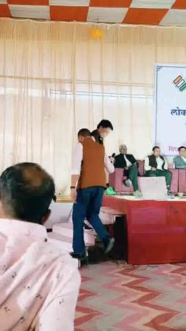 *📸 कार्यक्रम की झलकियां*
8 दिसंबर 2025 | कपासन विधानसभा क्षेत्र
विशेष गहन पुनरीक्षण कार्यक्रम 2026 के अंतर्गत
लोकतंत्र प्रहरियों (BLO व सुपरवाइजर) का
गरिमामय सम्मान समारोह
*SIR में राजस्थान प्रदेश स्तर पर प्रथम स्थान* प्राप्त करने की खुशी में
माननीय जिला कलेक्टर *श्री आलोक जी रंजन* के मुख्य आतिथ्य एवं
एसडीएम साहब *श्री राजेश जी सुवालका* की अध्यक्षता में
एस. आर. वाटिका, कपासन (जिला चित्तौड़गढ़, राज.) में संपन्न हुआ।
*🎼 सम्मान के मंच पर मेरी एक सांस्कृतिक प्रस्तुति*
सभी कर्मठ प्रहरियों को हार्दिक बधाई।
*शुभेच्छु -* _माधव लाल बैरवा, कपासन_
BLO भाग संख्या 66 गन्दरफ