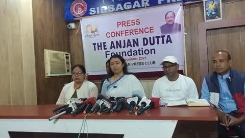 শিৱসাগৰ প্ৰেছ ক্লাবত অঞ্জন দত্ত ফাউণ্ডেশ্যনৰ সংবাদমেল
৪৪ গৰাকী ছাত্ৰ-ছাত্ৰীলৈ শৈক্ষিক বৃত্তি
অসম প্ৰদেশ কংগ্ৰেছ কমিটিৰ প্ৰাক্তন সভাপতি, প্ৰাক্তন মন্ত্ৰী প্ৰয়াত অঞ্জন দত্তৰ আদৰ্শসমূহক সন্মান জনাই তেখেতৰ কন্যা তথা "দ্য অঞ্জন দত্ত ফাউণ্ডেশ্যন"ৰ সঞ্চালিকা অংকিতা দত্তই বিগত বৰ্ষসমূহৰ দৰে এইবাৰো জিলাখনৰ দৰিদ্ৰ সীমাৰেখাৰ অন্তৰ্গত ৪৪ গৰাকী মেধাৱী ছাত্ৰ-ছাত্ৰীক মানপত্ৰসহ ৭,০০০ টকাকৈ এককালীন শৈক্ষিক বৃত্তি প্ৰদান কৰাৰ কথা শিৱসাগৰ প্ৰেছ ক্লাবত আয়োজিত এক সংবাদমেলযোগে ঘোষণা ৷৷