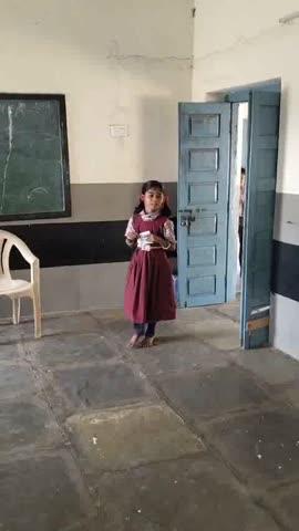 పాఠశాలలో మాక్ పోలింగ్ 
లక్షెట్టిపేట మండలంలోని దౌడేపల్లి ప్రభుత్వ పాఠశాలలో ఉపాధ్యాయులు, విద్యార్థులు మాక్ పోలింగ్ నిర్వహించారు. ఎన్నికలపై అవగాహన కల్పించేందుకు మంగళవారం పాఠశాలలో మాక్ పోలింగ్ నిర్వహించామని పాఠశాల హెచ్ఎం గిరిధర్, ఉపాధ్యాయులు సతీష్ తెలిపారు. విద్యార్థులు ఎన్నికల అధికారులుగా, సిబ్బందిగా, ఓటర్లుగా వ్యవహరించారు. ప్రజాస్వామ్యంలో ఓటు హక్కు విలువైందని, ప్రతి ఒక్కరూ ఓటు హక్కును వినియోగించుకోవాలని హెచ్ఎం కోరారు.