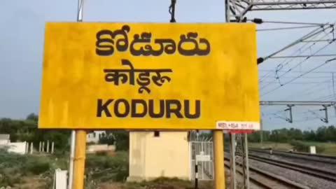 ప్రధానమంత్రి ధన ధాన్య కృషి యోజన" కింద గంగరాజుపాడు క్లస్టర్‌కు ఉచిత నువ్వుల విత్తనాల పంపిణీ* "  
రైల్వే కోడూరు, అన్నమయ్య జిల్లా — 2025 డిసెంబర్ 9
దేశంలో వంట నూనెల ఉత్పత్తిని పెంచి, స్వయం సమృద్ధిని సాధించే లక్ష్యంతో కేంద్ర ప్రభుత్వం ప్రతిష్టాత్మకంగా ప్రారంభించిన జాతీయ ఆహార నూనెలు మరియు నూనెగింజల మిషన్  లో భాగంగా, రైల్వే కోడూరు మండలంలోని గంగరాజుపాడు క్లస్టర్‌లోని రైతులకు ఉచితంగా నువ్వుల విత్తనాలను పంపిణీ చేసినట్లు మండల వ్యవసాయాధికారి పి సందీప్ తెలిపారు. ఈ కార్యక్రమం "ప్రధానమంత్రి ధన ధాన్య కృషి యోజన" పథకం కింద చేపట్టబడింది.
మండల వ్యవసాయ శాఖ కార్యాలయం ఆధ్వర్యంలో జరిగిన ఈ కార్యక్రమంలో, వ్యవసాయ విస్తరణ సేవలను రైతుల ముంగిటకు తీసుకువెళ్లి, నూనెగింజల సాగును ప్రోత్సహించడం ప్రధాన ఉద్దేశ్యం.
ఈ సందర్భంగా మండల వ్యవసాయాధికారి మాట్లాడుతూ, "రైతులు సాంప్రదాయ పంటలతో పాటు, మార్కెట్‌లో మంచి డిమాండ్ ఉన్న నువ్వులు వంటి నూనెగింజల పంటలను సాగు చేయడం ద్వారా అధిక లాభాలు పొందవచ్చు. 
ఈ కార్యక్రమానికి ముఖ్య అతిథిగా విచ్చేసిన రైల్వే కోడూరు సహాయ వ్యవసాయ సంచాలకులు ఎస్. మణి మాట్లాడుతూ, ఈ పథకాలను రైతులు సద్వినియోగం చేసుకొని, నూనెగింజల ఉత్పత్తిలో దేశ స్వావలంబనకు తోడ్పడాలని పిలుపునిచ్చారు.
కార్యక్రమంలో పాల్గొన్న ముఖ్య వ్యక్తులు:
ప్రాజెక్ట్ కోఆర్డినేటర్
నూరుల్లా, ఎఫ్‌పిఓ (FPO), సఫల కోడూరు ప్రాజెక్ట్ ఆఫీస్
నరేష్, సఫల కోడూరు ఎఫ్‌పిఓ
గంగరాజుపాడు, చియ్యవరం, మరియు వెంకటరెడ్డిపల్లి గ్రామాల నుండి  హాజరైన రైతులు
ఈ ఉచిత విత్తన పంపిణీ కార్యక్రమం ద్వారా ఈ ప్రాంతంలో నువ్వుల సాగు విస్తీర్ణం పెరిగి, రైతుల ఆదాయం రెట్టింపు అవుతుందని అధికారులు ఆశాభావం వ్యక్తం చేశారు.
గంగురాజుపోడు క్లస్టర్‌లోని సఫల కోడూరు ఉత్పత్తిదారుల సహకార సంఘం లిమిటెడ్ FPO ((NCDC మద్దతు ఇస్తుంది, SEARCH CBBO ద్వారా అమలు చేయబడింది)  కి జాతీయ నూనెగింజల మిషన్ కార్యక్రమం కింద నూనెగింజలు - నువ్వుల పంపిణీని నిర్వహించారు.
