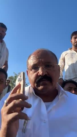 #corruption बूंदी जिले के इंद्रगढ़ थाना क्षेत्र में अवैध बजरी से भरी ट्रैक्टर ट्रॉली ने सोमवार देर शाम बाइक सवार को मारी टक्कर: मौके पर ही मौत: बूंदी विधायक हरिमोहन शर्मा, पूर्व विधायक प्रह्लाद गुंजल धरने पर... 10 लाख की आर्थिक मदद और फोरेस्टर को सस्पेंड करने पर बनी सहमति...