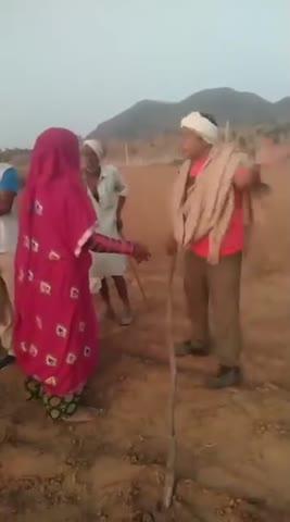 बुचारा में दलित परिवार से मारपीट का वीडियो वायरल, खेत में काम के दौरान हुआ विवाद
प्रागपुरा थाना क्षेत्र के ग्राम बुचारा में एससी (दलित) समुदाय की महिला व पुरुषों के साथ मारपीट का वीडियो सोशल मीडिया पर तेजी से वायरल हो रहा है? बताया जा रहा है कि यह घटना उस समय हुई, जब दलित परिवार अपनी ही खेती में काम कर रहा था!?
वायरल वीडियो में महिला व पुरुषों के साथ कथित रूप से मारपीट किए जाने के दृश्य देखे जा रहे हैं, जिससे क्षेत्र में आक्रोश का माहौल बना हुआ है। पीड़ित परिवार का कहना है कि वे अपने खेत में सामान्य कृषि कार्य कर रहे थे, तभी कुछ लोगों ने आकर विवाद किया और उनके साथ मारपीट की। इस वायरल वीडियो की #विराटनगरन्यूज पुष्टि नहीं करता है ! #viralvedio 
#BreakingNews #ViratnagarNews
#RajasthanNews #JaipurNews #LocalNews
#FollowForUpdates #FollowNow #ViralVideo #TrendingReels #FBReels #ExplorePage
Indraj Singh Gurjar Kuldeep Dhankar Hansraj Patel Kotputli BHIM ARMY