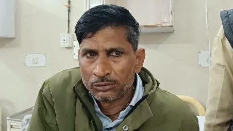 सरोलिया में पैसों के विवाद पर दो पक्षों में खूनी संघर्ष, चार लोग गंभीर घायल
फिरोजाबाद। थाना टूंडला क्षेत्र के गांव सरोलिया में बुधवार शाम पैसों के लेन–देन को लेकर दो पक्षों में कहासुनी के बाद गंभीर विवाद हो गया। मामला इतना बढ़ा कि ईंट–फेंकने तक की नौबत आ गई, जिसमें एक ही परिवार के चार लोग गंभीर रूप से घायल हो गए। सभी का इलाज ट्रॉमा सेंटर में चल रहा है।