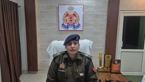 झांसी 
मा0 न्याया0 जिलाधिकारी के आदेश पर, झाँसी पुलिस द्वारा अभियुक्त दीपक उर्फ दीपनारायन द्वारा अवैध व अनियमित ढंग से अर्जित कुल 20,26,52,260/- की चल/अचल संपत्ति की कुर्की किये जाने के संबंध में अपर पुुलिस अधीक्षक नगर की वीडियो बाइट-