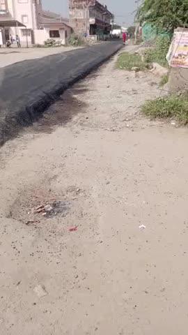 வேடசந்தூர் ஆத்து மேடு  நாகம்பட்டி ஊராட்சி  வேடசந்தூர் தங்க ராஜா தியேட்டர் வழியாக செல்லும் தார் சாலை குண்டும் குழியுமாக  போக்குவரத்திற்கு வாகன ஓட்டிகள்  மிகவும் சிரமம் அடைந்து வந்த சூழலில் தற்போது தற்காலிக  புதிய பேருந்து நிலையத்திலிருந்து தம்மனம்பட்டி வரை புதிய தார்சாலை அமைத்துள்ளனர் இதனால் வாகன ஓட்டிகள் பொதுமக்கள் மகிழ்ச்சி அடைந்துள்ளனர்