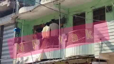 ब्रेकिंग न्यूज़ नर्मदापुरम 
Exclusive 
नर्मदापुरम शहर के वार्ड नंबर 6 का मामला 
अज्ञात कारणों के चलते महिला ने लगाई घर में फांसी 
सिटी कोतवाली पुलिस मौके पर मौजूद या मामला नर्मदापुरम शहर के इंदिरा चौक स्थित का है यहां पर किराए से रह रही महिला द्वारा किराए के मकान में फांसी लगाकर अपनी जीवन लीला समाप्त कर ली फिलहाल यहा पूरा मामला अज्ञात है पुलिस पूरे मामले की जांच में जुटी हुई है