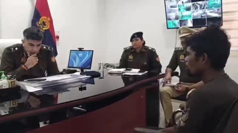 किसान की जमीन पर दबंगों ने जबरन बनाई मेड़.. थाने में नहीं हुई सुनवाई तो पीड़ित पहुंचा झाँसी आईजी आकाश कुलहरी के पास, IG सर ने थाना ककरबई SHO को जमकर लगाई फटकार, बोले – अब पीड़ित तुम्हारे पास नहीं आएगा तुम खुद पीड़ित के पास जाओगे और 2 दिन के अंदर समस्या का समाधान करोगे #Jhansi
DIG Range Jhansi 💐💐