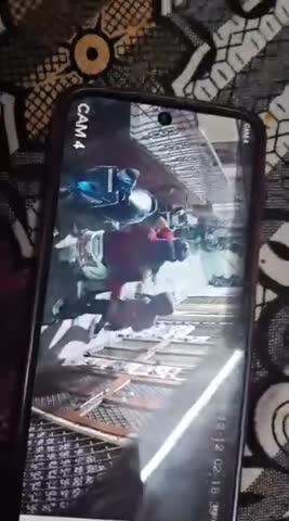 जोधपुर के सबसे सुरक्षित माने जाने वाले भीतरी शहर के नथावतो का चौक क्षेत्र में देर रात चोरी का प्रयास करते कुछ युवक सीसीटीवी में हुए कैद
#RajCMO 
#JodhpurPolice 
#policeccomisronatejodhpur