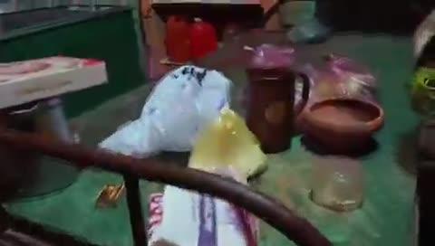 यूपी के आगरा में एक दुल्हन ने शादी के  चार दिन बाद पूरे परिवार को खाने में नींद की गोलियां मिलाकर बेहोश किया और घर में रखी ज्वेलरी, कैश और तमाम कीमती सामान लेकर फरार हो गई