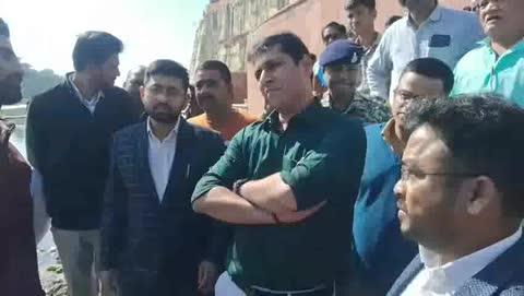 दतिया। कलेक्टर स्वप्निल वानखड़े की फटकार अपना बोरिया बिस्तर बाधो यहां से निकलो आपके बस का नहीं है......?