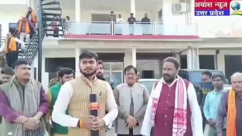 जनपद उन्नाव। 
लगातार लगभग दो माह से किसान अपनी समस्या के लिए धरना प्रदर्शन पर बैठे समस्या से जूझ रहे माननीय विधायक विधानसभा 166 भगवान नगर के संज्ञान में आते ही किसने की समस्या को हल करने का दिया आश्वासन