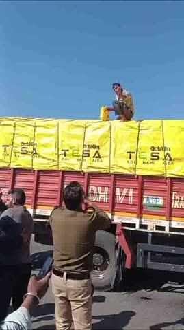 बिना कागजात चेक किए बना दिया 4500 का चालान 
मजबूरी में ड्राईवर को उठाना ना पड़ा ये कदम